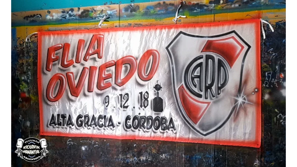 banderas de river plate con la copa libertadores