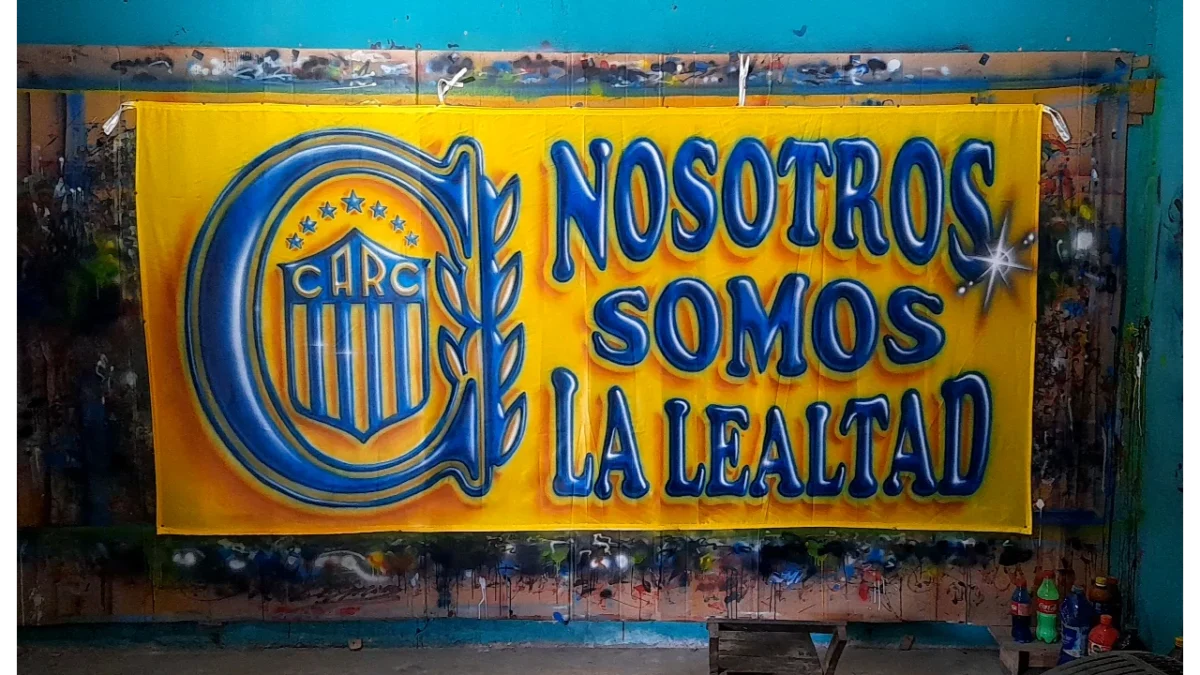 nosotros somos la lealtad bandera de rosario central con aerografias