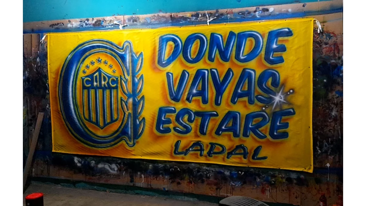 bandera de rosario central con aerografia escudo mas frase