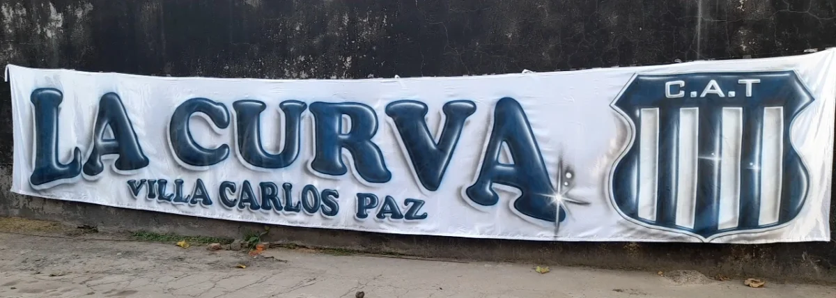 bandera de talleres de cordoba pintada con aerografia la curva
