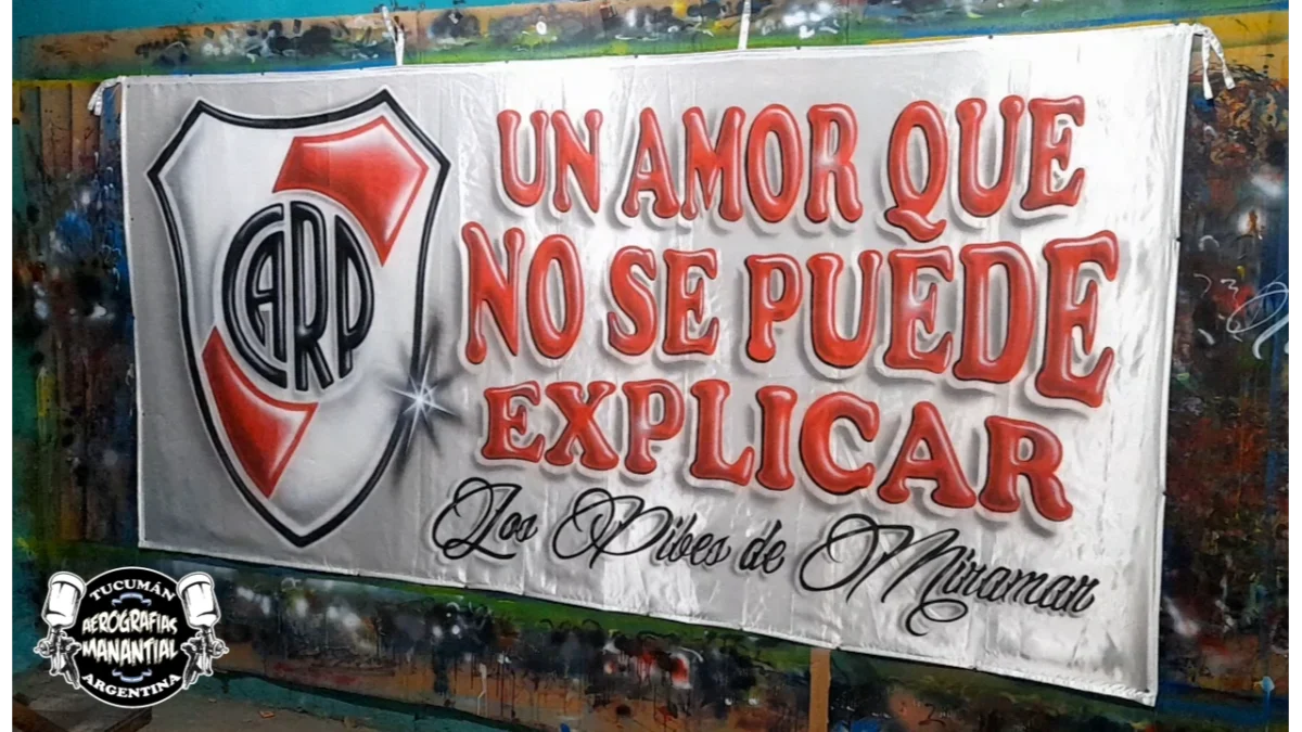bandera de river plate con aerografias escudo mas frases
