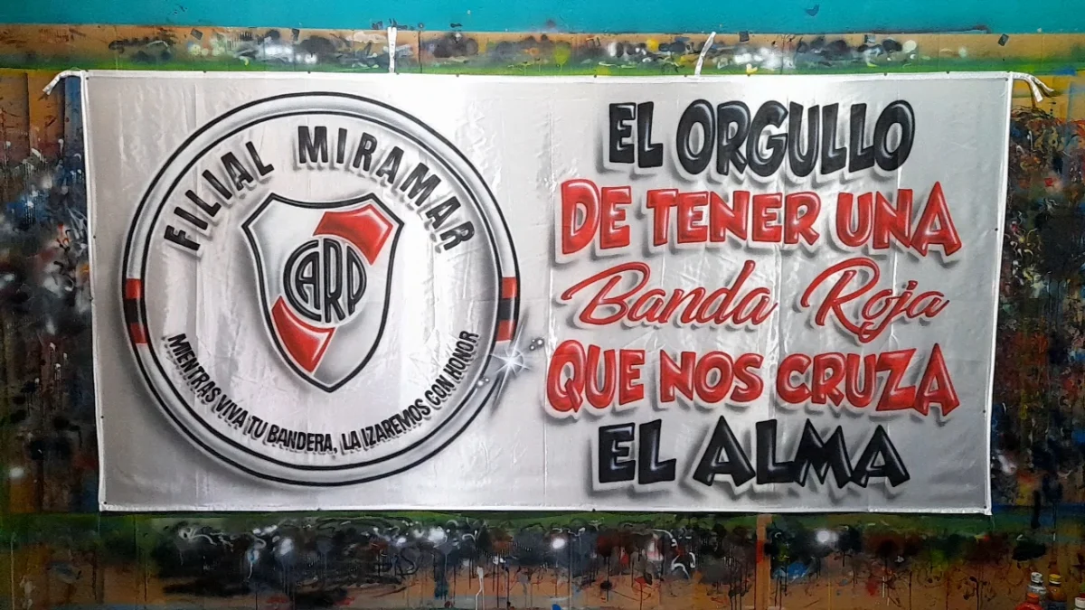 bandera de la filial de miramar de river plate
