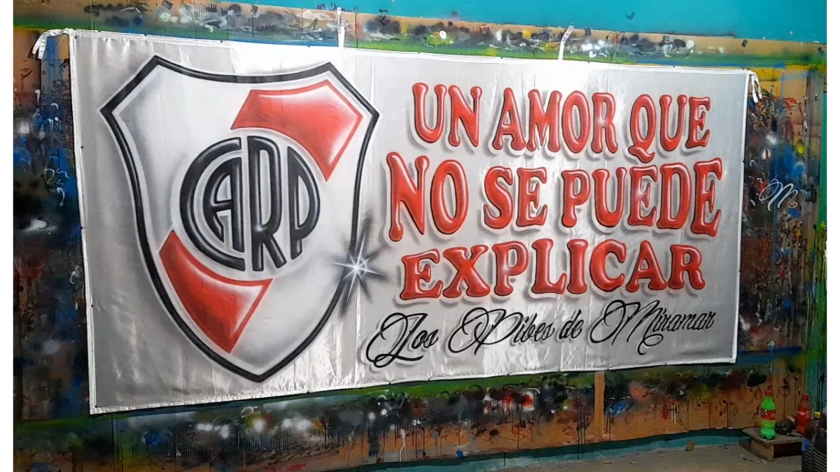 bandera de river con aerografia pintada
