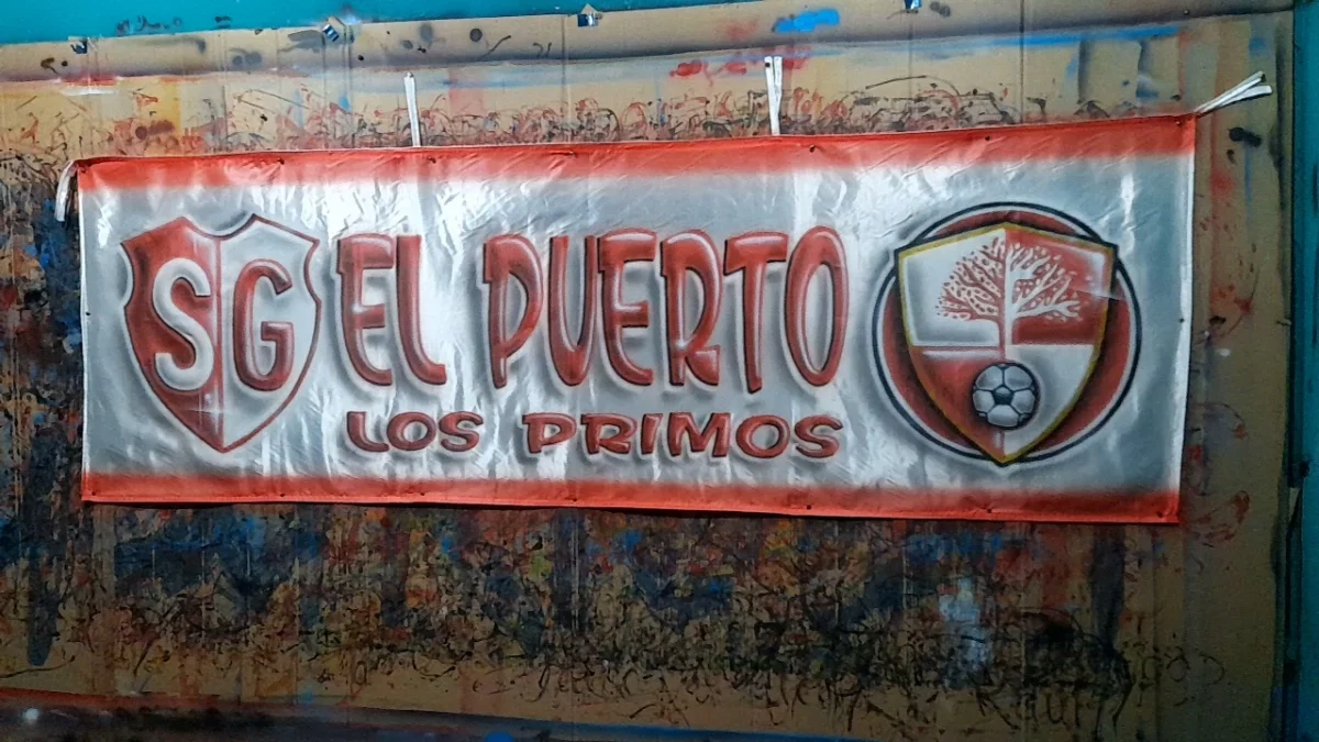 bandera de sportivo guzman pintada con aerografia