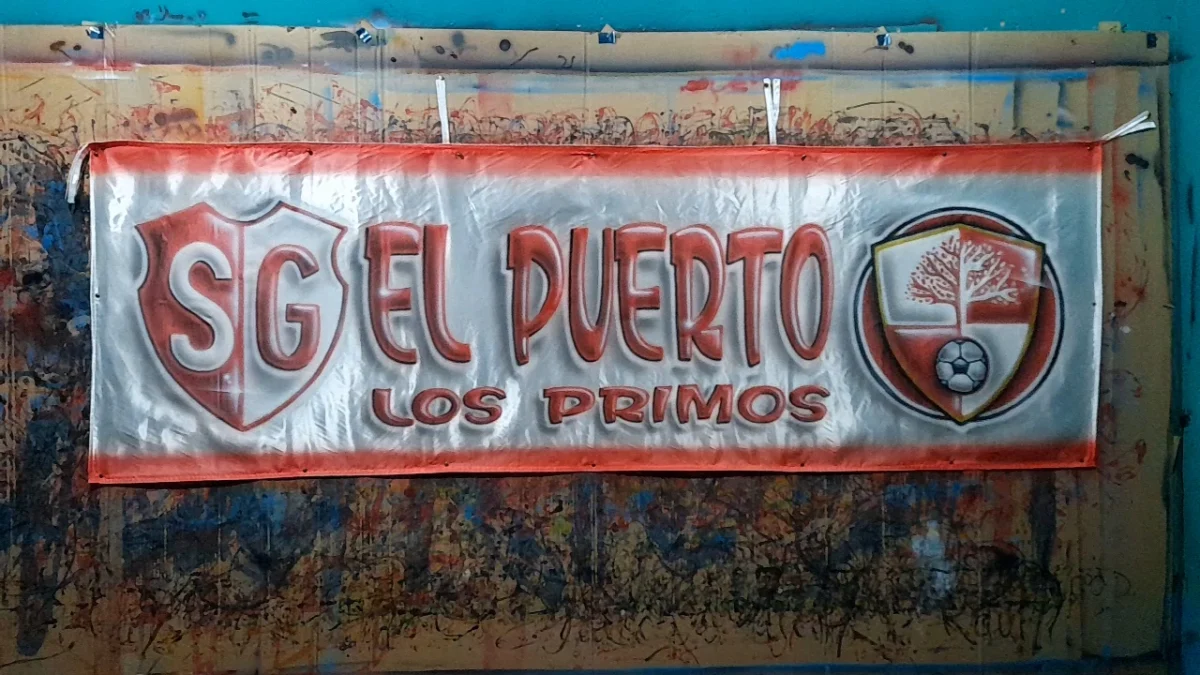 bandera de sportivo guzman pintada con aerografo