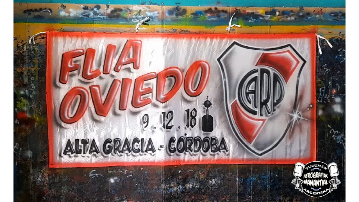 bandera de river plate con dibujos de la copa libertadores