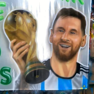 bandera de Lionel Andrés Messi pintada con aerografías